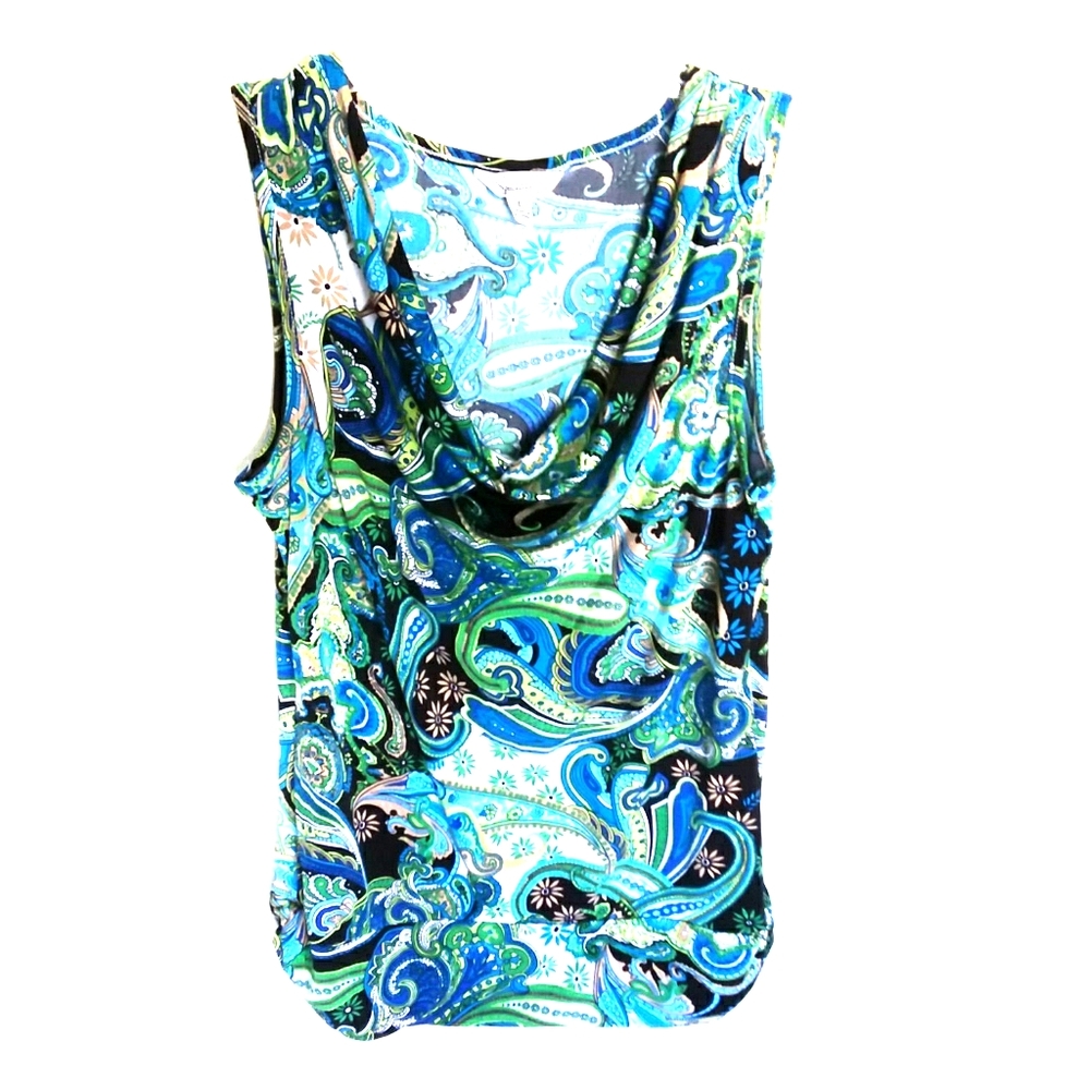 Attractive paisley print forgiving flowy cut